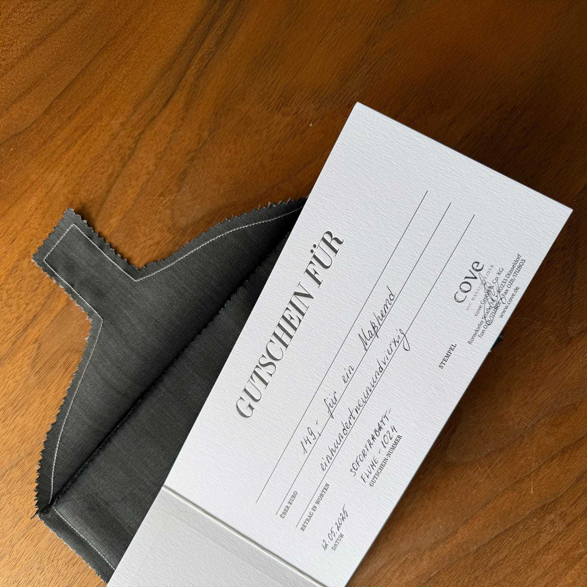Wertgutschein für ein Maßhemd von cove + GRATIS Geschenkpaket von HEYDT